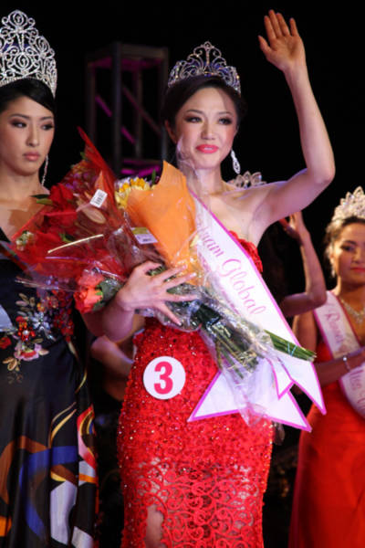 Toàn cảnh đêm chung kết của cuộc thi Hoa hậu Việt Nam toàn cầu 2013.