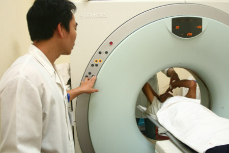 Nhiều kỹ thuật trong khám chữa bệnh đang bị lạm dụng . Nhiều kỹ thuật trong khám chữa bệnh đang bị lạm dụng .