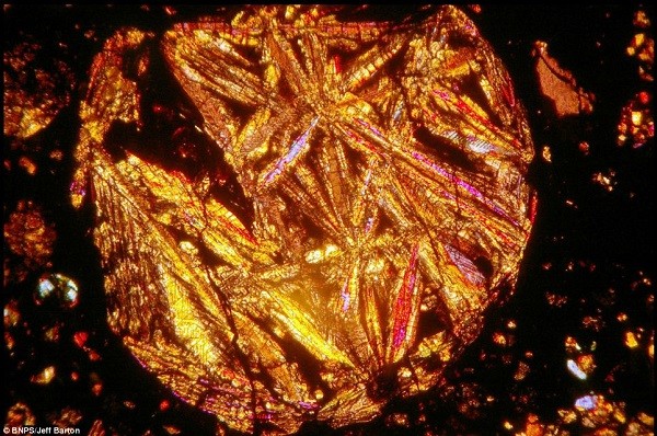 Vẻ đẹp kinh ngạc của thiên thạch 4,5 tỷ năm tuổi 3