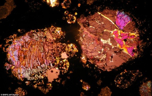 Vẻ đẹp kinh ngạc của thiên thạch 4,5 tỷ năm tuổi 9
