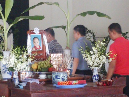 Đám tang cháu Trần Nhật Hương