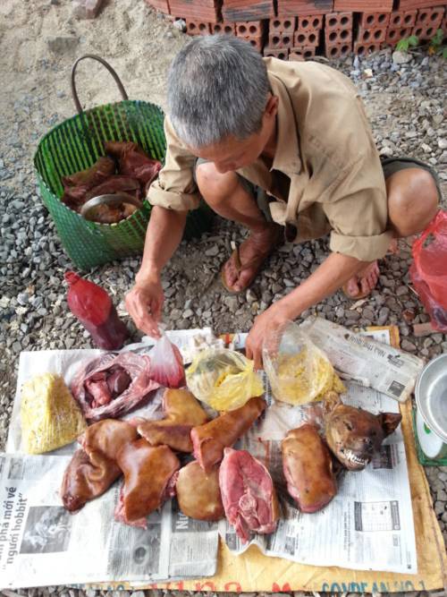 Thịt chó chỉ có giá từ 45.000 đến 60.000 đồng/ 1kg Thịt chó chỉ có giá từ 45.000 đến 60.000 đồng/ 1kg