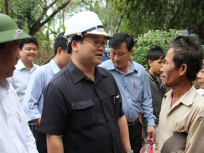 Phó Thủ tướng Hoàng Trung Hải thăm người dân huyện Đại Lộc. (Ảnh: TPO)