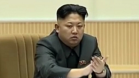 Vẻ mặt Kim Jong-un nói lên điều gì?