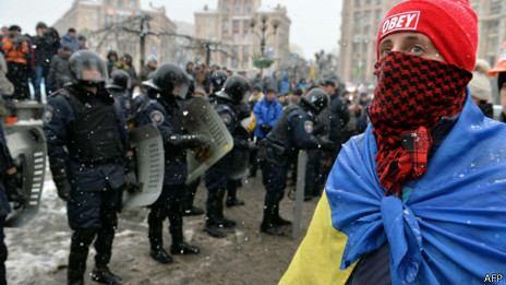 Người biểu tình Ukraine không tỏ dấu hiệu lui bước trước hành động của cảnh sát