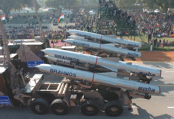 BrahMos trong một cuộc diễu binh Ấn Độ.