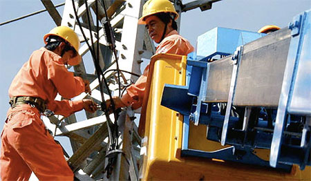 Nếu EVN không kịp trả nợ, người lao động cũng không được tăng lương và bị cắt thưởng.