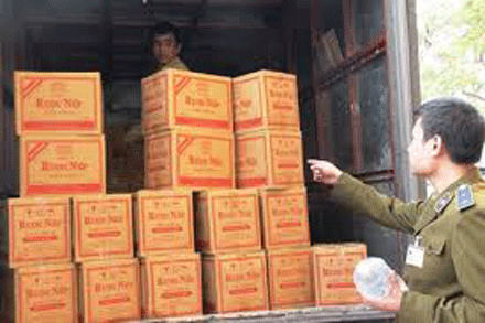 Thu hồi trên toàn quốc loại rượu uống gây chết người.