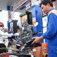 Bộ Tài chính yêu cầu các doanh nghiệp xăng dầu đầu mối giữ ổn định giá bán (Ảnh minh họa) Bộ Tài chính yêu cầu các doanh nghiệp xăng dầu đầu mối giữ ổn định giá bán (Ảnh minh họa)