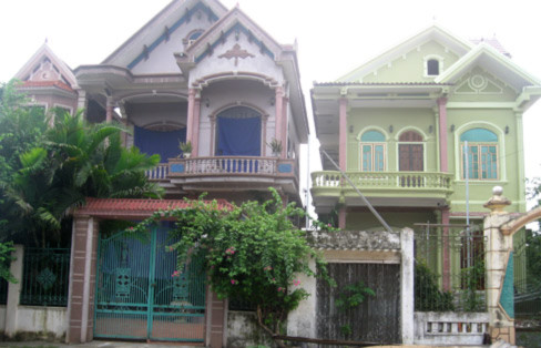 Nhà tầng ở Cương Gián mọc lên san sát (Nguồn ảnh: ĐĐK) Nhà tầng ở Cương Gián mọc lên san sát (Nguồn ảnh: ĐĐK)