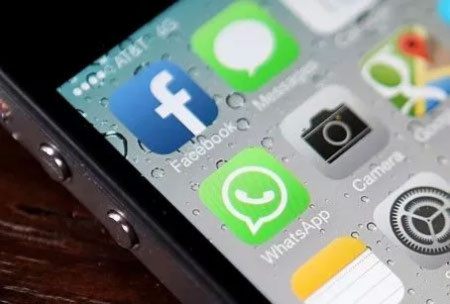 Facebook gây bất ngờ khi bỏ ra 19 tỷ USD để mua lại WhatsApp.