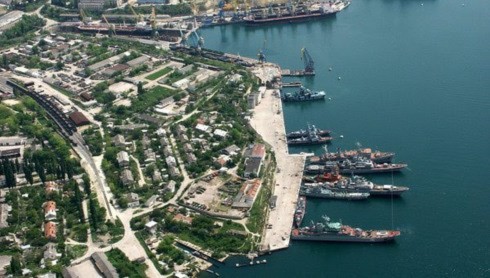 Có thông tin cho rằng ông Yanukovych đã rời Balaklava, thuộc Sevastopol sang Nga. Có thông tin cho rằng ông Yanukovych đã rời Balaklava, thuộc Sevastopol sang Nga.