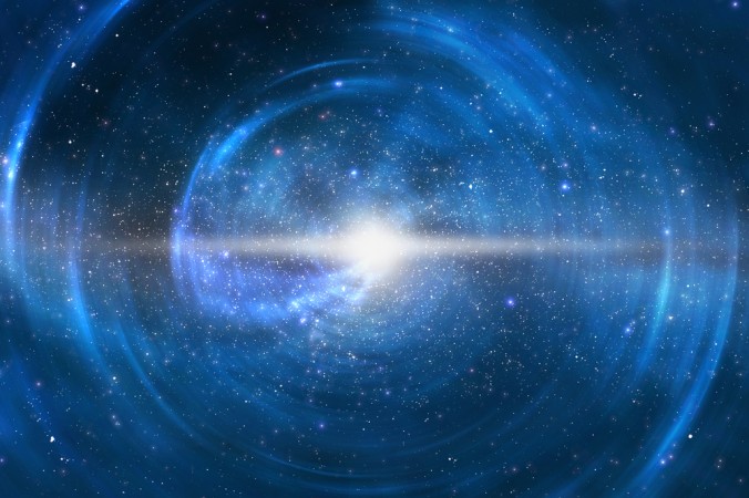 Ảnh minh họa một ngôi sao bị nổ tung. Liệu vũ trụ cũng trải qua chu kì sinh tử như chúng ta quan sát thấy trên trái đất và các vì sao? (Shutterstock)