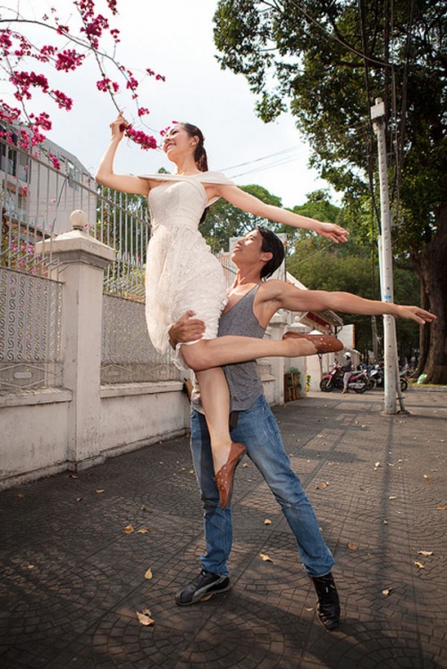 múa ba lê an-tuong-bo-anh-mua-ba-le-tren-duong-pho-sai-gon