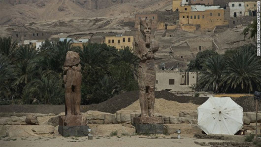 Ai Cập công bố hai tượng pharaoh khổng lồ