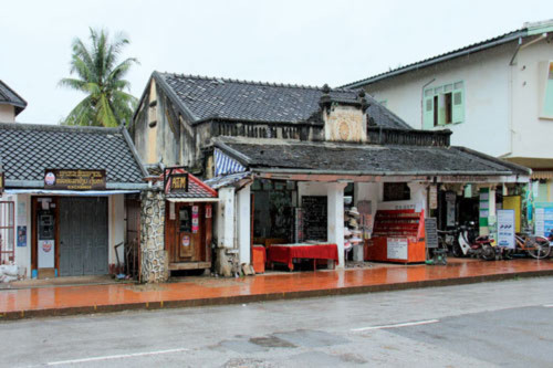 Dạo phố cổ ở Luang Prabang - 1