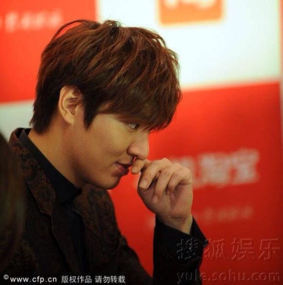Lee Min Ho bị soi cử chỉ điệu đà, nữ tính 7 Lee Min Ho bị soi cử chỉ điệu đà, nữ tính 7