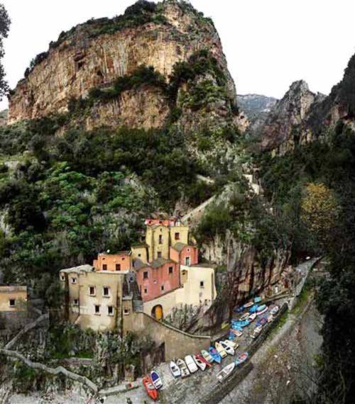 Thị trấn xinh đẹp ẩn trong vùng vịnh hẹp ở Ý - 3