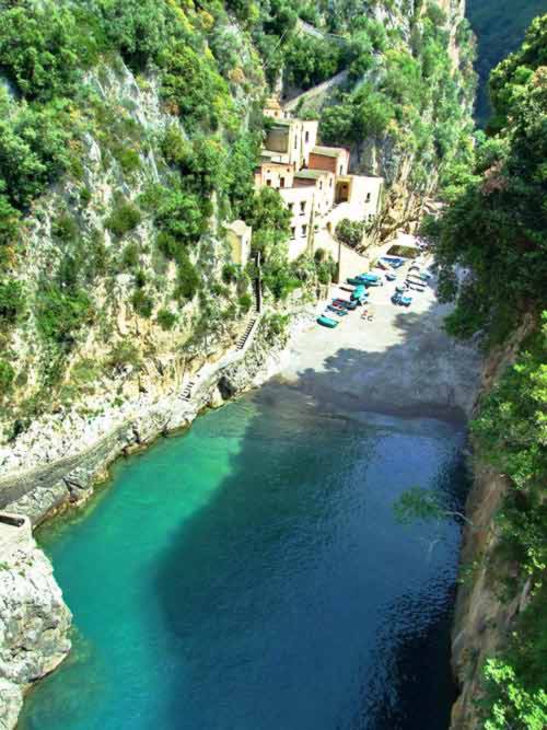 Thị trấn xinh đẹp ẩn trong vùng vịnh hẹp ở Ý - 4