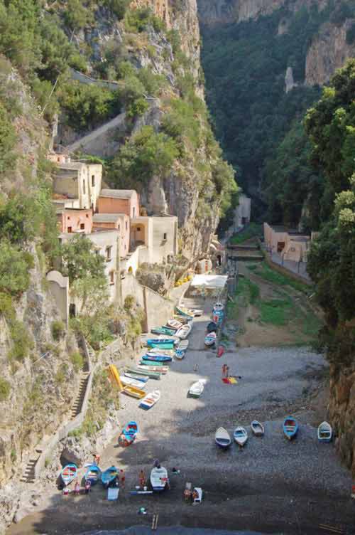 Thị trấn xinh đẹp ẩn trong vùng vịnh hẹp ở Ý - 5