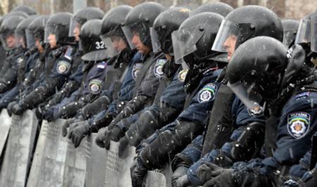 Cảnh sát chống bạo động Ukraine. Ảnh: CNA.