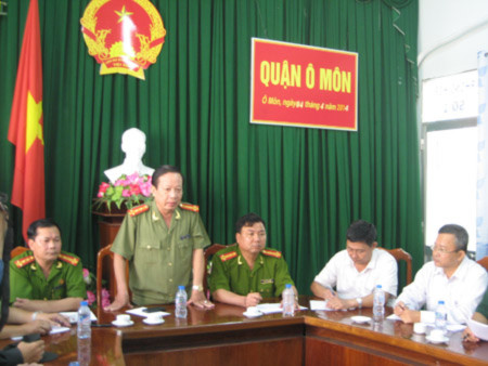 Đại tá Nguyễn Minh Kha họp báo thông tin vụ việc. Đại tá Nguyễn Minh Kha họp báo thông tin vụ việc.
