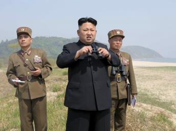 Lãnh đạo BTT Kim Jong Un đến thăm một đội pháo binh thuộc đơn vị 851 kPa. Ảnh do KCNA cung cấp, không ghi rõ ngày tháng cụ thể.
REUTERS/KCNA