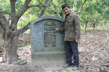 Năm 2009, gia đình ông vinh dự đón TBT Đỗ Mười xuống tham quan và làm việc, đã được khắc thành bia di sản. Năm 2009, gia đình ông vinh dự đón TBT Đỗ Mười xuống tham quan và làm việc, đã được khắc thành bia di sản.