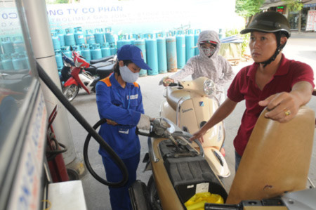 Tới đây người dân sẽ có điều kiện tốt hơn để giám sát giá xăng dầu. Tới đây người dân sẽ có điều kiện tốt hơn để giám sát giá xăng dầu.