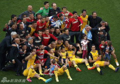 Atletico chưa nhận được cúp sau trận “chung kết” ở Nou Camp