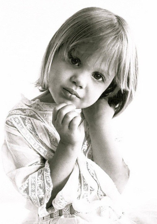 Ngắm loạt ảnh từ nhỏ đến khi trưởng thành của Angelina Jolie 2 Ngắm loạt ảnh từ nhỏ đến khi trưởng thành của Angelina Jolie 2
