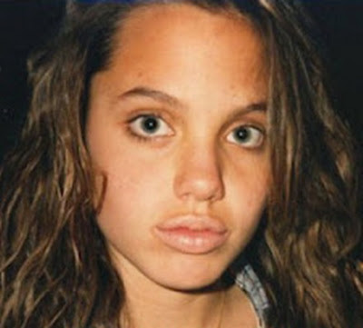 Ngắm loạt ảnh từ nhỏ đến khi trưởng thành của Angelina Jolie 11 Ngắm loạt ảnh từ nhỏ đến khi trưởng thành của Angelina Jolie 11