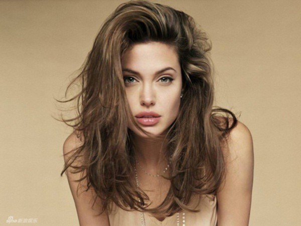 Ngắm loạt ảnh từ nhỏ đến khi trưởng thành của Angelina Jolie 15