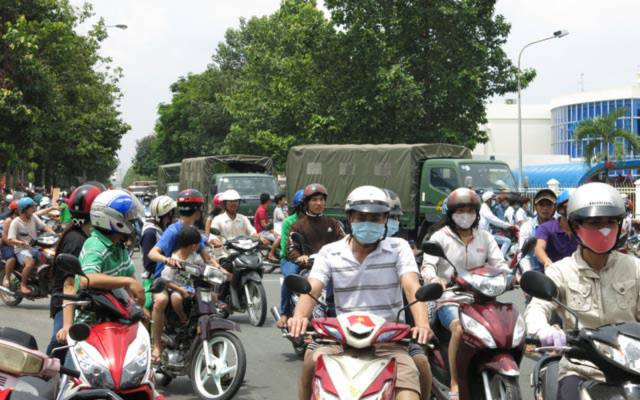 Lực lượng cảnh sát cơ động Bộ công an đang giữ gìn an ninh trật tự tại một số điểm nóng KCN VSIP1. Lực lượng cảnh sát cơ động Bộ công an đang giữ gìn an ninh trật tự tại một số điểm nóng KCN VSIP1.