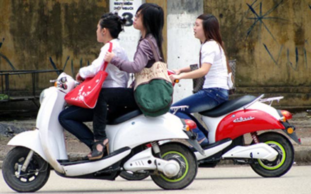 Xe máy điện không đăng ký biển số sẽ bị xử phạt. Xe máy điện không đăng ký biển số sẽ bị xử phạt.