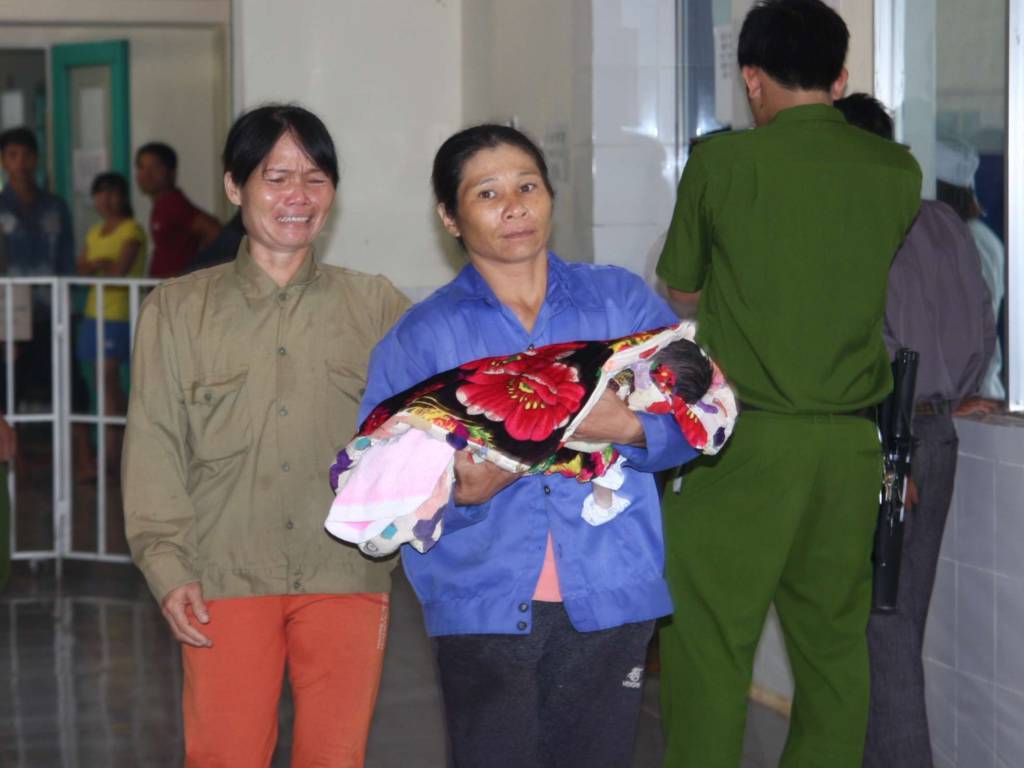 Một trong ba cháu bé bị tử vong sau khi tiêm vaccine tại Bệnh viện Đa khoa huyện Hướng Hóa.