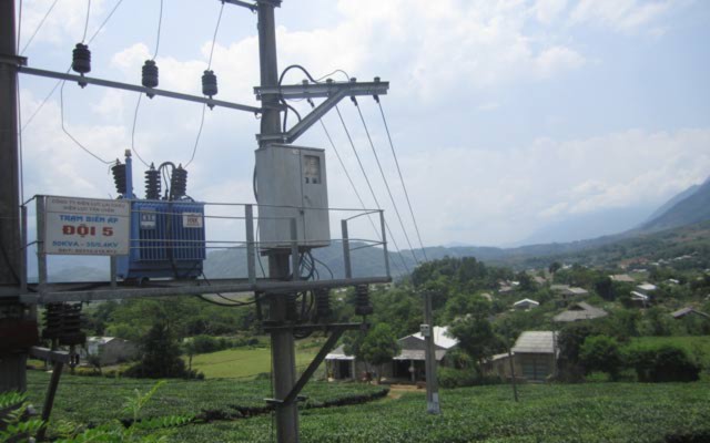 Phát triển lưới điện rộng khắp mang đến cho cuộc sống và sản xuất ở vùng cao Tân Uyên (Lai Châu) nhiều thuận lợi lớn. Phát triển lưới điện rộng khắp mang đến cho cuộc sống và sản xuất ở vùng cao Tân Uyên (Lai Châu) nhiều thuận lợi lớn.