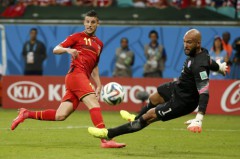 Một pha cản phá của thủ môn Tim Howard trong trận gặp Bỉ. Ảnh: Reuters