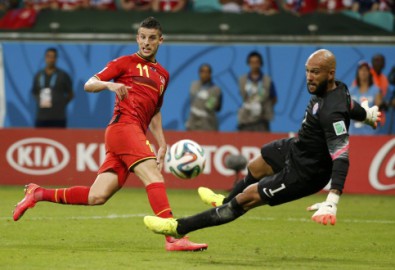 Một pha cản phá của thủ môn Tim Howard trong trận gặp Bỉ. Ảnh: Reuters