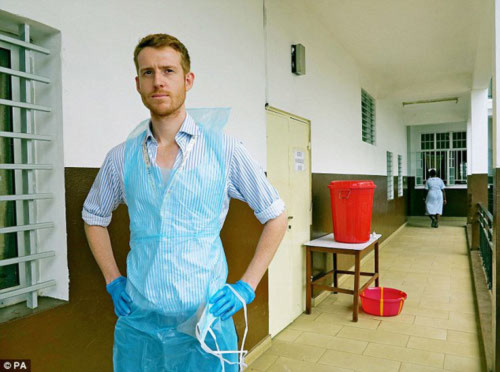 Bác sỹ ở tâm dịch Ebola cảm thấy khủng khiếp khi chứng kiến bệnh nhân tử vong