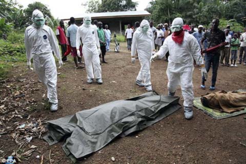 Thêm những hình ảnh chấn động từ tâm đại dịch Ebola 12