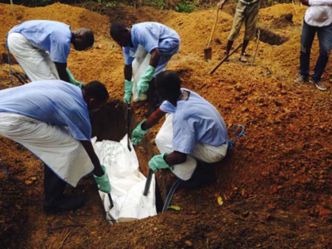 Thêm những hình ảnh chấn động từ tâm đại dịch Ebola 8