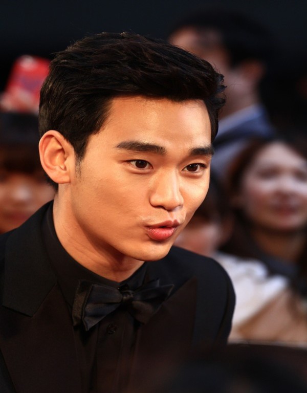 Kim Soo Hyun được vinh danh là diễn viên xuất sắc nhất châu Á tại LHP Tokyo 3