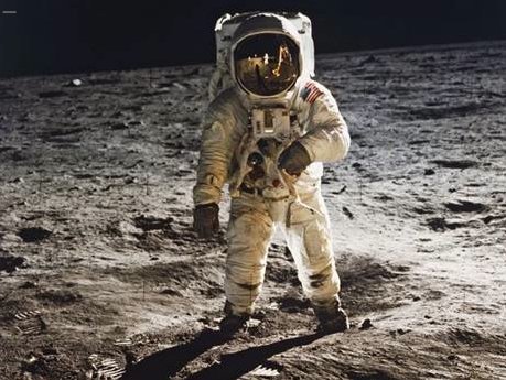 Phi hành gia tàu vũ trụ Apollo Buzz Aldrin trên mặt trăng (Nguồn ảnh: NASA)