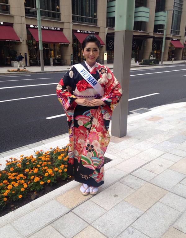 Đặng Thu Thảo xinh đẹp với Kimono tại Miss International 1