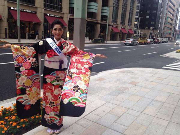 Đặng Thu Thảo xinh đẹp với Kimono tại Miss International 2