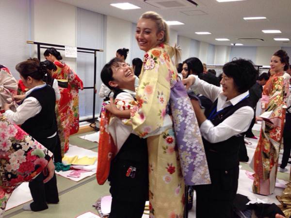 Đặng Thu Thảo xinh đẹp với Kimono tại Miss International 11