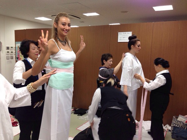 Đặng Thu Thảo xinh đẹp với Kimono tại Miss International 10