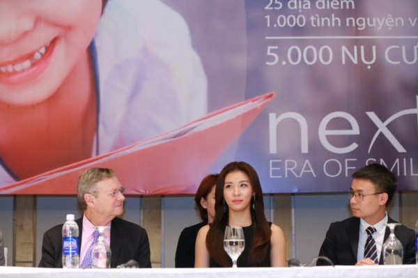 Ha Ji Won đẹp không tì vết trong buổi họp báo tại Hà Nội 3