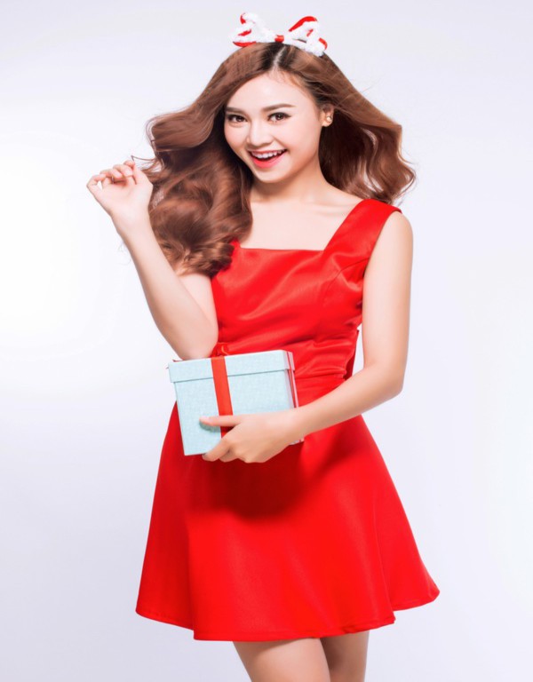 Muôn kiểu chụp ảnh mừng Giáng sinh của dàn sao Việt 25 Muôn kiểu chụp ảnh mừng Giáng sinh của dàn sao Việt 25